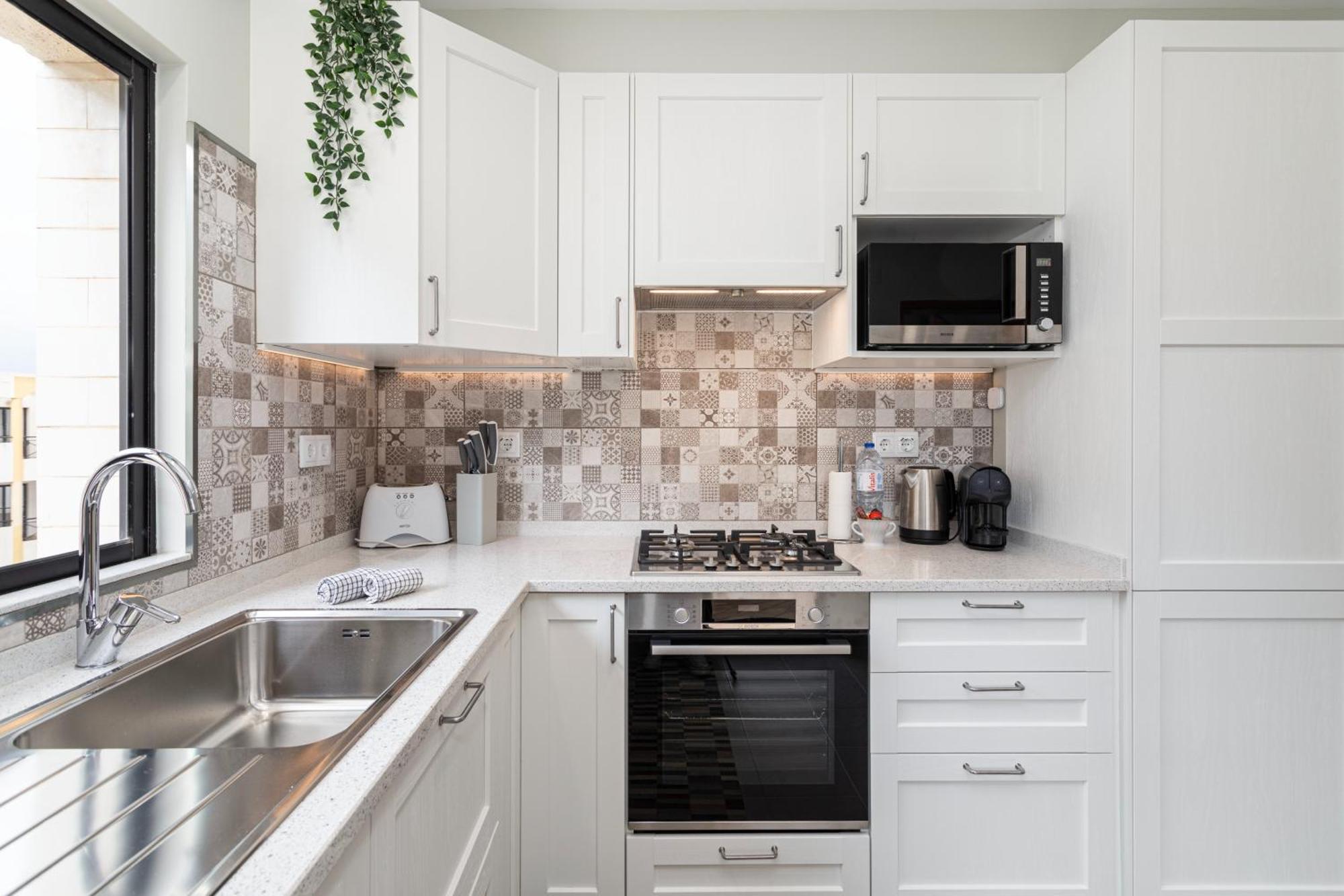 Centralgarve - Great, Bright 2-bedroom Flat In The Center Of -topazio Apartment